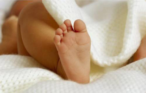 试管婴儿过程中卵巢贮备不够的原因是什么？